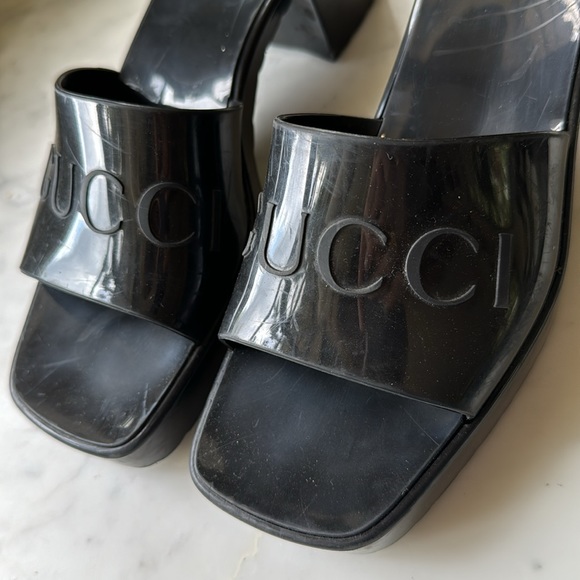 Gucci black rubber platform slides with logo - Picture 2 of 5